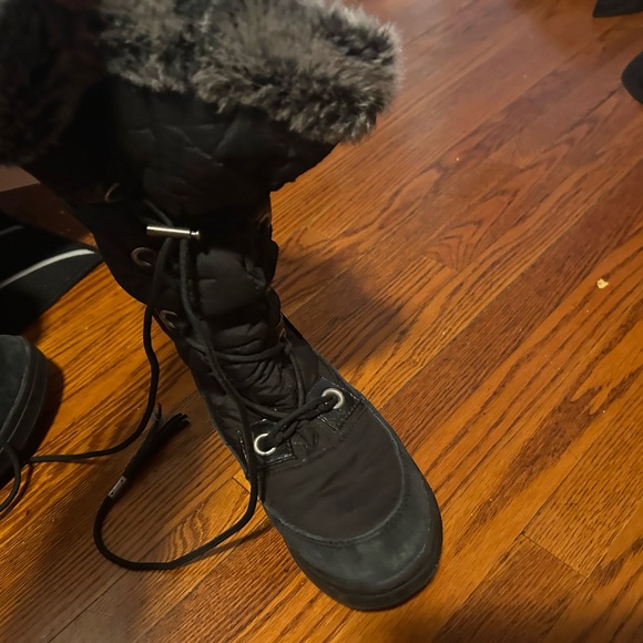 T-Max Women's Black Winter Boots Fur Interior Perfect For Winter Weather - Picture 3 of 6